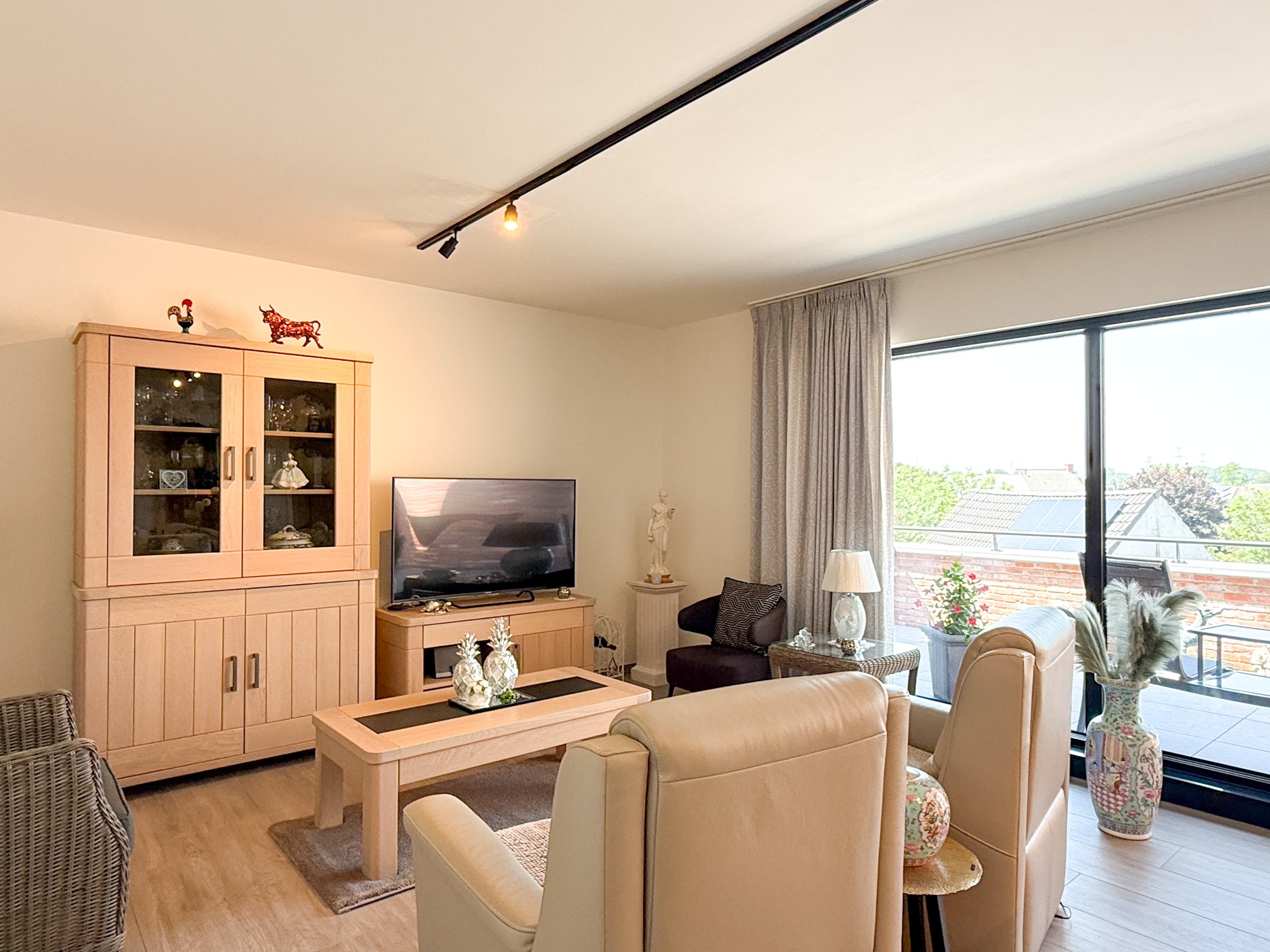 Ruim nieuwbouwappartement van 113m² met twee slaapkamers , terras en autostaanplaats - foto 4