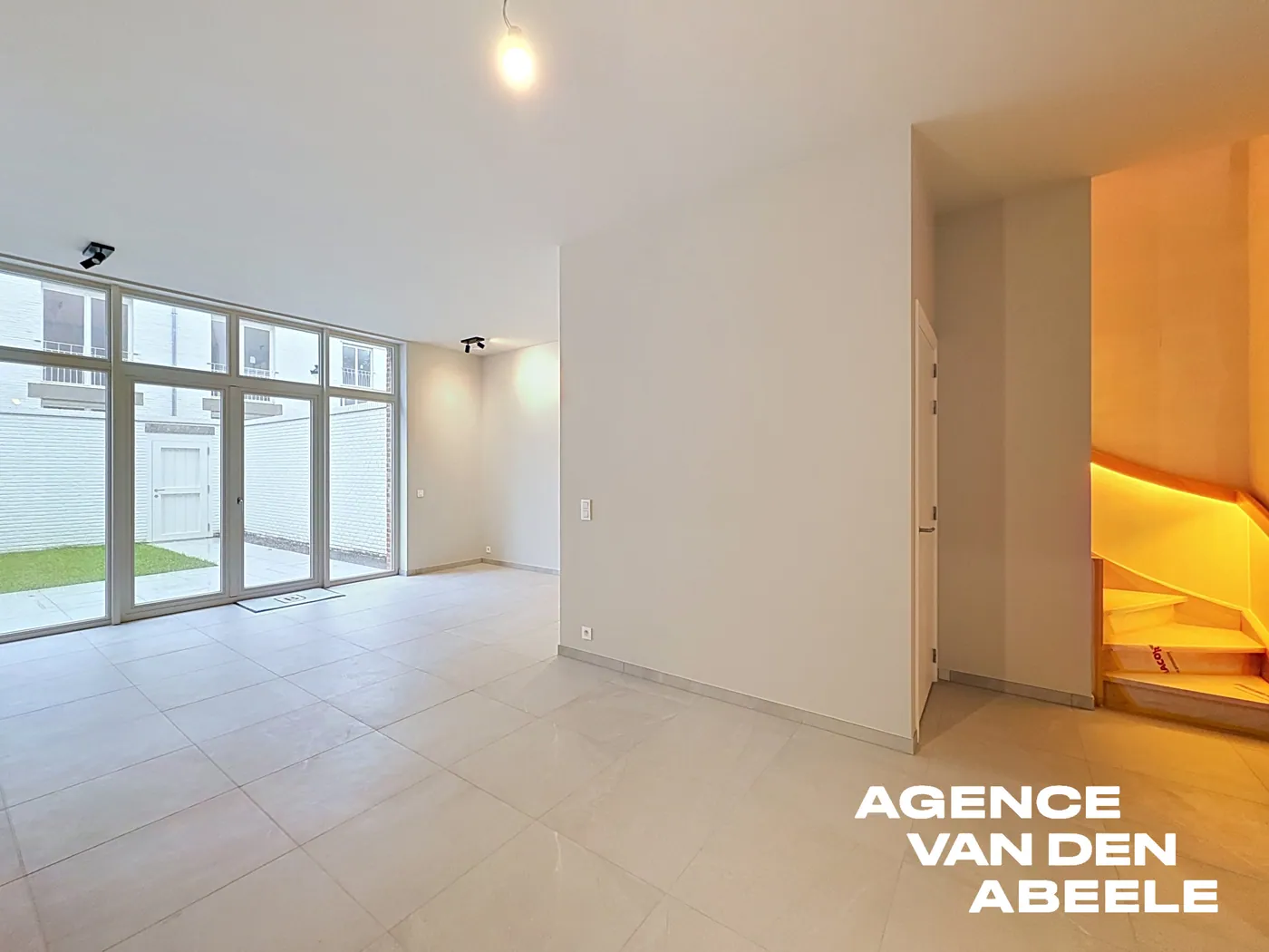 Prachtige nieuwbouwwoning met garage en tuin - foto 4