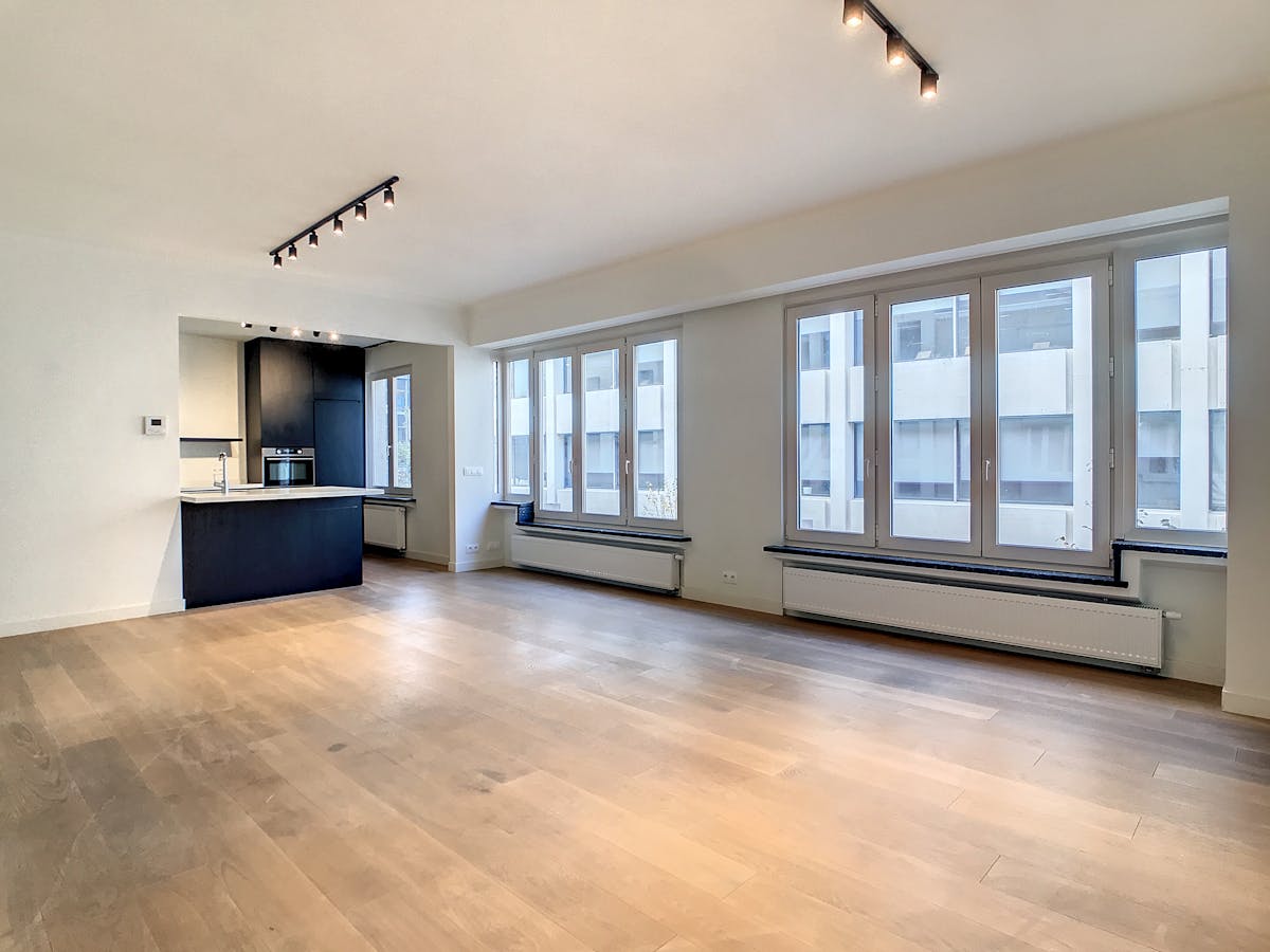 Spacious 3-bedroom apartment with terrace in Antwerp - photo 1