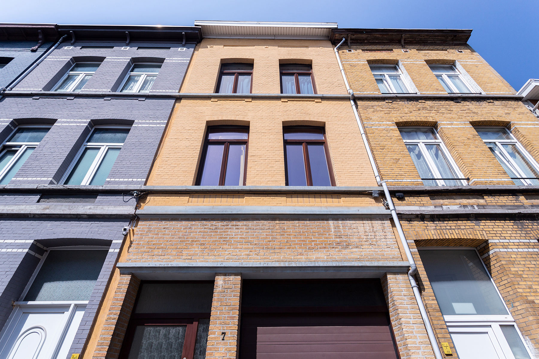 Ruime bel-etage in rustige doodlopende straat te Antwerpen - foto 1