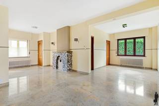 Karaktervolle gezinswoning met garage en ruime kelder (60m²) met een aparte ingang, te Essen dichtbij het centrum van Essen. Deze woning omvat...