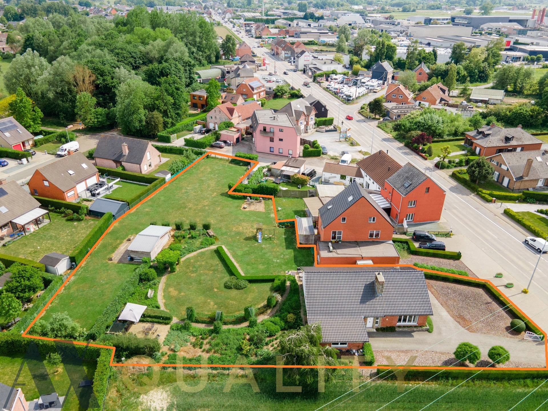 Instapklare villa/bungalow op ruim perceel van +/- 30 are. Met mogelh. tot aankoop van een aanpalende kantoorruimte. - foto 5