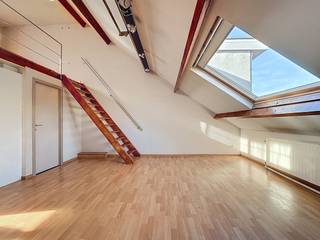 The studio is located in the Terliststraat near the central station and the center. Public transport, shops, restaurants etc. around the corner.Studio on the third floor accessible by stairsLayout:- open living space with kitchen- kitchen has an oven, extractor, gas stove, single sink and a connection for a washing machine or dishwasher.- bathroom with bath/shower, washbasin, toilet and towel dryer- stairs to the loft of approximately 13m², which is perfect as a bedroom.Extra benefits:- ideal location near the station and the center- favourable EPC label B- no common costs- available immediatelyAre you interested in this apartment for rent in Antwerp? Do not hesitate to submit a visit request. Do you also want to sell or rent your property? We are happy to help you out. Always at your service to help you with all your questions about real estate.