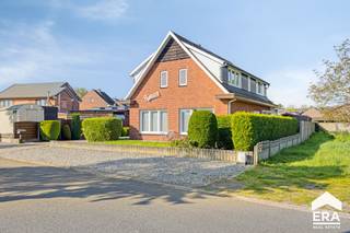 Charmante gezinswoning (4 slks) op 500m² te koop in Lommel! Lutlommel: Deels te renoveren en goed onderhouden woning (184m²) met ruime garage op...