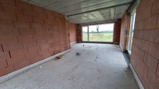 Te Koop: Moderne  Woning in RoeselareBent u op zoek naar een prachtige woning die u volledig naar eigen smaak kunt afwerken?Zoek niet verder!Deze...