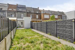 In de Liersesteenweg 128 te Mechelen vindt u deze ruime rijwoning.De woning is gelegen op slechts enkele minuten van het bruisende centrum...