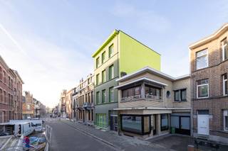 In de charmante Plankenbergstraat in Deurne ontdek je deze unieke woning die authenticiteit en modern comfort perfect combineert. Met maar liefst...