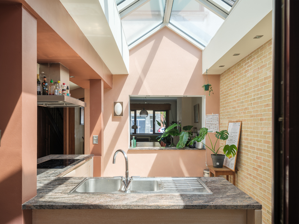 Sint-Amandsberg – Ruime interbellumwoning met 4 slaapkamers, tuin, dubbele garage en polyvalente ruimte nabij het Bijgaardepark. - foto 5