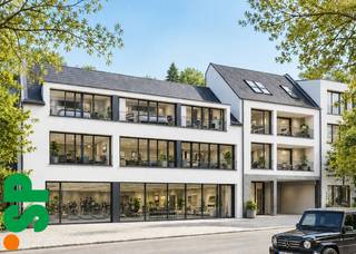 Volledig gerenoveerde triplex.<br /><br />Indeling Triplex 2:<br />Via de gemeenschappelijke trap of lift komt u binnen in de inkomhal met gastentoilet en die u tevens naadloos brengt tot de ruime leefruimte en zijn grote aansluitende keuken. de keuken brengt u tot het privatieve terras en de gemeenschappelijke tuin.<br />Op de 1e verdieping treffen we twee uitzonderlijk grote slaapkamers, een apart toilet en de badkamer. Op de 2e verdieping hebben we tot slot nog 3e slaapkamer en een grote zolder/ opslagruimte. <br /><br />Dankzij de grote raampartijen genieten we in elke ruimte van veel natuurlijk lichtinval.<br />Bij dit appartement kan men een privatieve staanplaats bij aankopen.<br /><br />Verkoop onder registratie - geen btw-stelsel.<br /><br />Wenst u meer info, contacteer IMMO SP op het nummer 014/51.95.00 of via caro@immosp.be