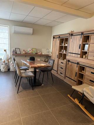 Commerciële handelsruimte met uitstekende visibiliteit in hartje VichteOp zoek naar een instapklare handelsruimte met maximale zichtbaarheid? Dit...