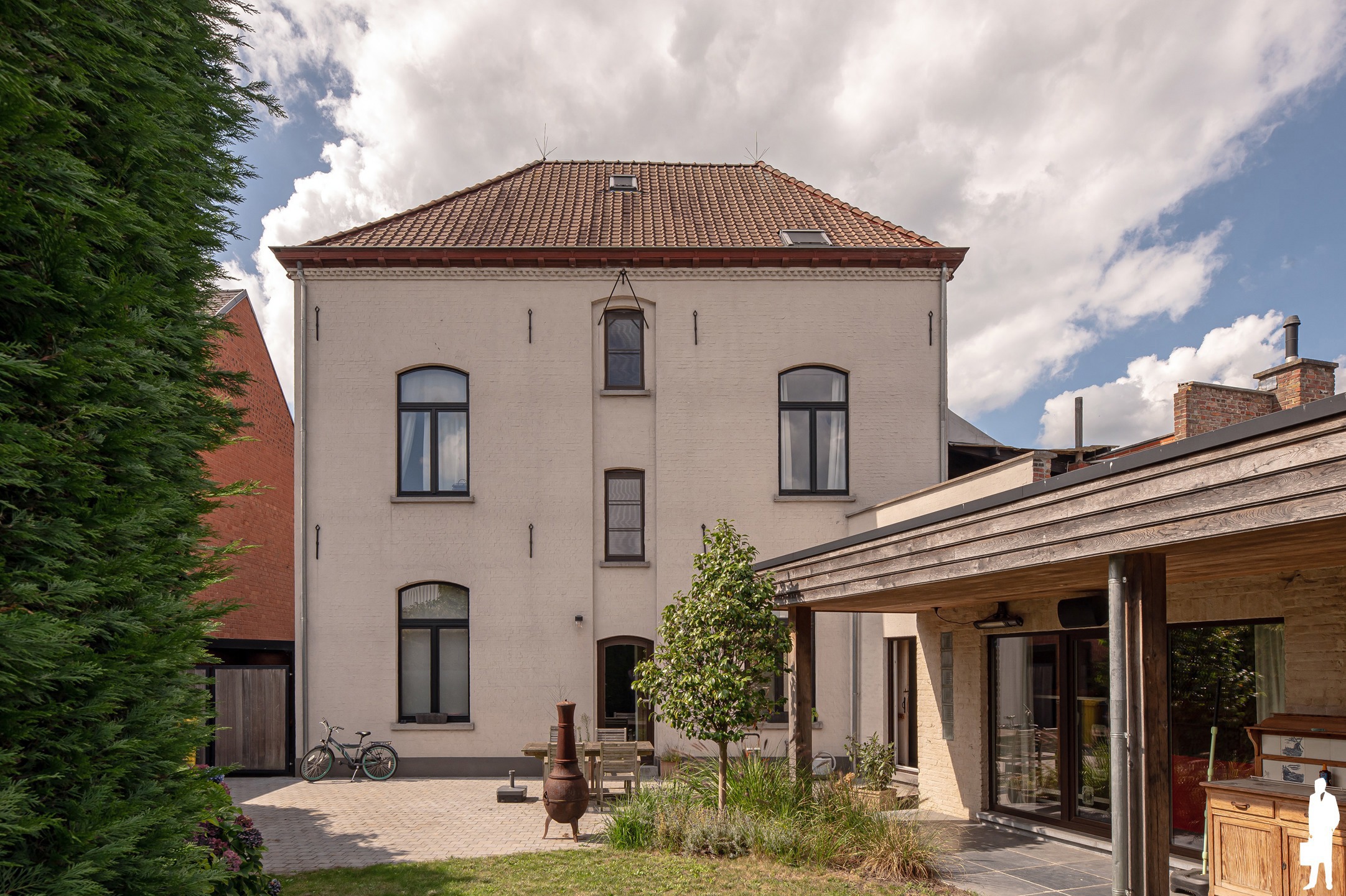 Karaktervolle woning met 6 slk, zwembad + atelier - foto 3