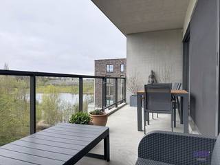 In een zeer recent gebouw aan de oevers van de Schelde bevindt zich dit uitzonderlijk ruime en instapklare appartement.Dankzij de nabijheid van...