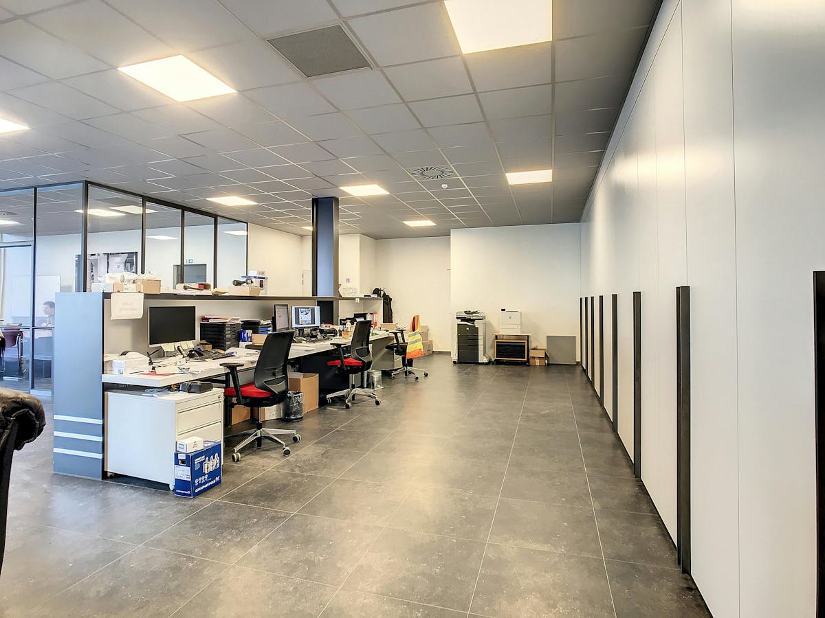 Bâtiment de locaux professionnels à louer à Waregem - photo 4