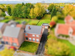 GUNSTIG GELEGEN HALFOPEN BEBOUWING met RUIME BEWOONBARE OPPERVLAKTE (236m²) te Nazareth. Deze woning vormt de IDEALE THUISBASIS voor wie op zoek...