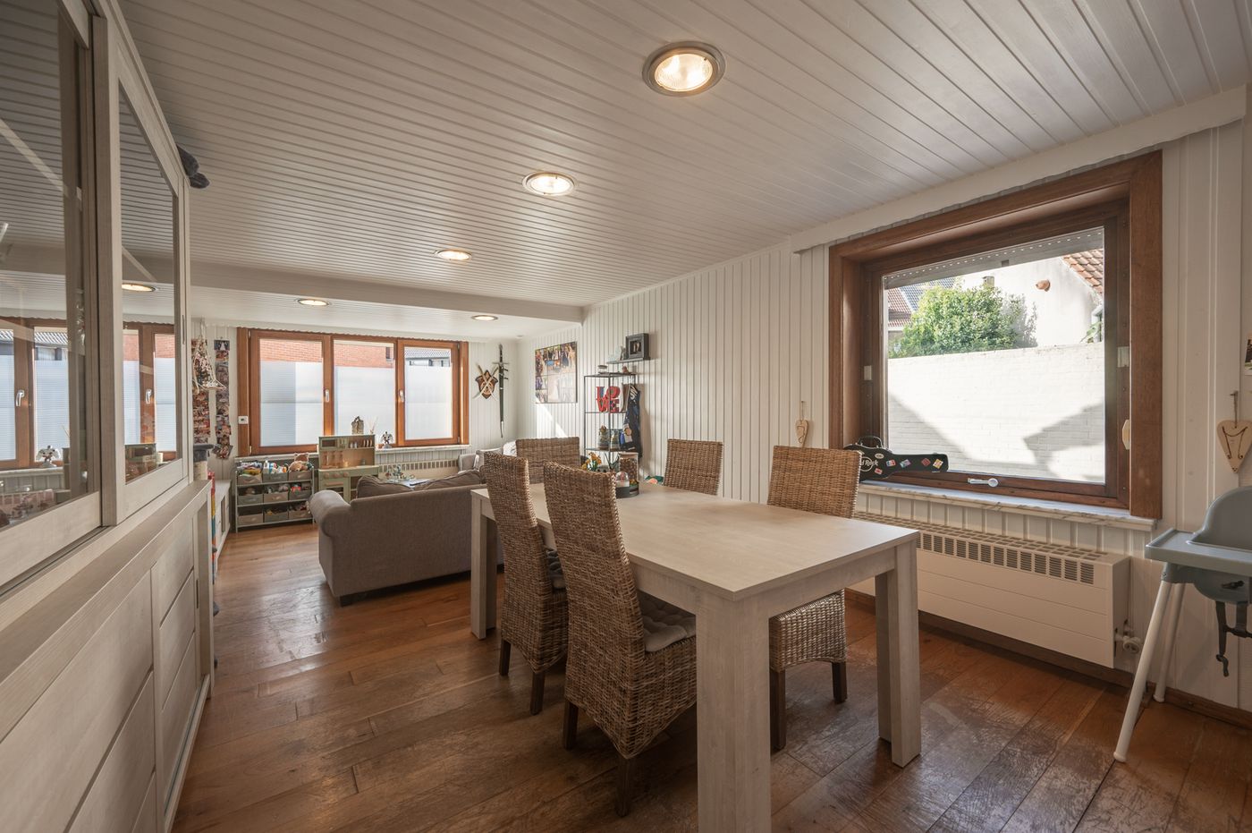 Charmante alleenstaande woning op een perceel van 461 m² op een uitstekende ligging in Sint-Michiels Brugge. - foto 2
