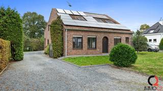 Op een vlot bereikbare locatie nabij het centrum van Tessenderlo-Ham bevindt zich deze ruime woning, gecombineerd met een privatieve tuin, garage...