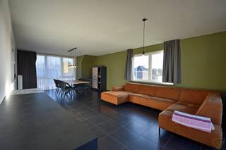 Het appartement maakt deel uit van de moderne en goed onderhouden residentie Aimé in de Dorpsstraat.Samenstelling:Op het gelijkvloers: inkomhal met...