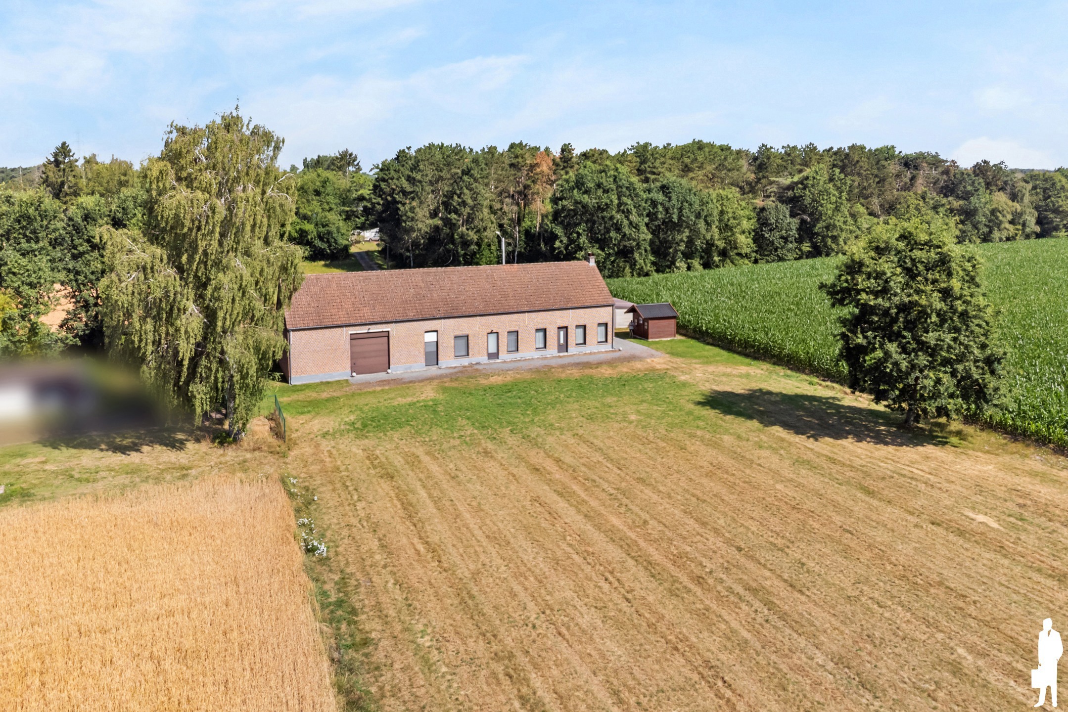Hoeve op ca. 1,8 hectare in uitzonderlijk groene omgeving. - foto 5