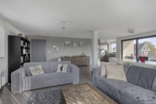 In het charmante Heppen (Leopoldsburg) vindt u dit instapklare duplex appartement. De ligging is ideaal: een rustige, groene omgeving met...