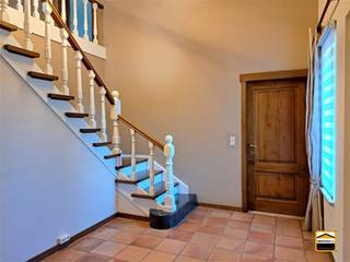 Prachtige open bebouwing gelegen langs de verbindingsweg van Sint Truiden - Tongeren Deze villa werd afgewerkt met duurzame materialen. Een woning...