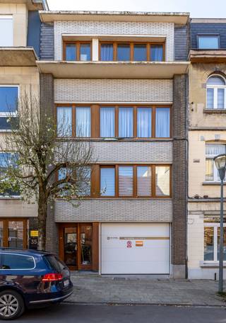 Instapklaar appartement met twee slaapkamers in AnderlechtDit recent gerenoveerde appartement, gelegen op de derde verdieping van een kleinschalige...