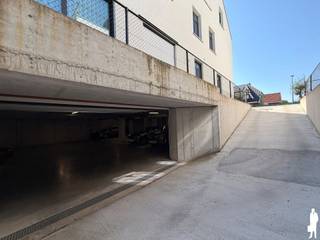 <p><strong><span>Ruime ondergrondse parkeerplaats in het centrum van Brecht</span></strong></p>
<p><span>Op zoek naar een veilige en gemakkelijk bereikbare parkeerplaats? Deze ondergrondse parking is ideaal gelegen en beschikt over een </span><strong><span>automatische poort</span></strong><span> voor extra comfort en veiligheid.</span></p>
<p><strong><span>Afmetingen:</span></strong><br /><span>• Breedte: 2,50 m</span><br /><span>• Diepte: 5,00 m<br />• Hoogte 2,57 m<br /></span></p>
<p><strong><span>Ligging:</span></strong><span> centrum Brecht</span></p>
<p><span>Ideaal voor eigen gebruik of als investering. Geen gedoe meer met zoeken naar een parkeerplaats!</span></p>
<p><strong><span>Interesse? Neem gerust contact op voor meer informatie of een bezichtiging.</span></strong></p>