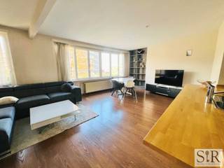 <span>Ruim en lichtrijk appartement met veel natuurlijke lichtinval te koop in Borgerhout.<br /></span>Ben je op zoek naar een charmant, instapklaar appartement, en wil je toch snel overal geraken? Dan is dit gezellige en bijzonder ruime appartement precies wat je zoekt! Gelegen in een rustige, groene straat en voorzien van alle comfort.<span><br /></span><span><br /><span>Indeling: je komt binnen via een ruime inkomhal in deze kleinschalige residentie. De keuken is volledig ingericht (koelkast, keramische kookplaat, vaatwasser, ....). De badkamer beschikt over een ruime inloopdouche en dubbel lavabomeubel. Verder heeft het appartement 2 zeer comfortabele slaapkamers, twee terrassen én een kelder. Ook is er een apart toilet, een bergruimte met aansluiting voor een wasmachine en veel opbergmogelijkheden door de ingemaakte kasten. Dit appartement biedt alles voor een aangenaam wooncomfort en geeft je meteen een warm, ruimtelijk en huiselijk gevoel zodra je binnenkomt.<br />Bovendien biedt dit appartement vele mogelijkheden: de tweede slaapkamer is gigantisch en kan dienst doen voor verschillende doeleinden - thuiskantoor, hobbyruimte,...</span></span><br /><br />Een charmant appartement met twee ruime slaapkamers in in Borgerhout vlakbij het Boelaerpark en niet ver van Berchem-station. Veel natuurlijk licht en sfeervol gerenoveerd. Kleinschalig gebouw met slechts vier appartementen, zonder lift dus lage gemeenschappelijke kosten! <br />Afzonderlijke tellers voor gas, water en elektriciteit. <br />Elektriciteit conform. EPC B! Mobiscore 9,6.<br />Er is een voldoende parkeergelegenheid in de rustige straat. Met kelderberging.<br /><br />Aarzel niet en contacteer ons via het zoekertje, via mail (info@immosir.be),telefonisch 015/65.50.05 of via onze website immosir.be.