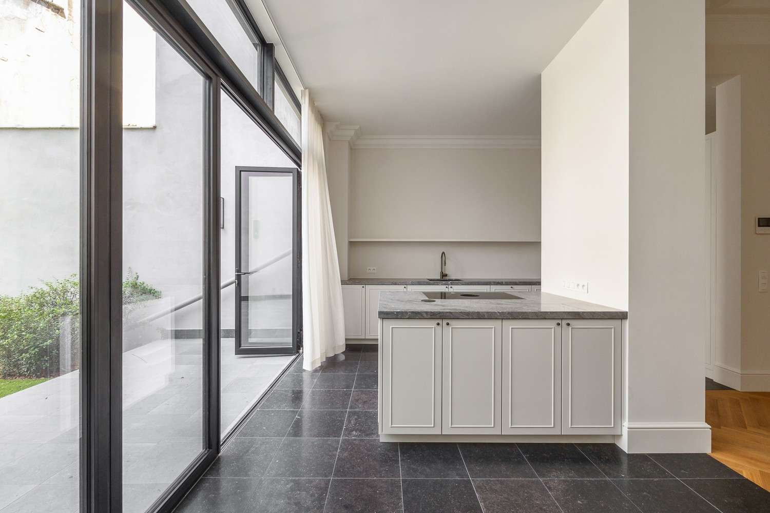 Prestigieuze en totaalgerenoveerde herenwoning. - foto 5