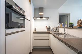 MAIL : dries.v@weinvest.beWe Invest biedt u dit prachtige appartement met één slaapkamer en terras aan. Gelegen in het centrum van Brussel en dicht...