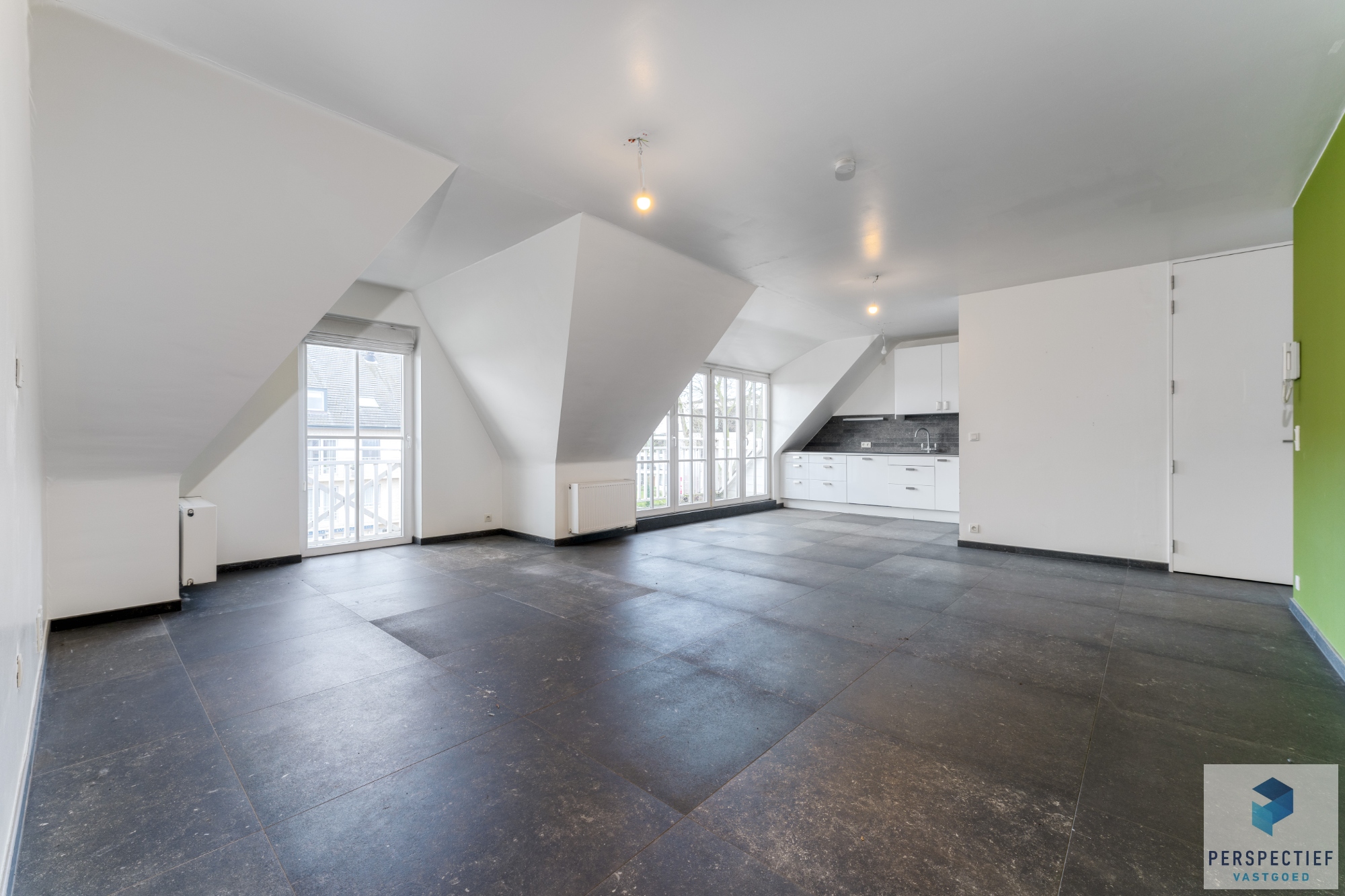 Ruim en modern woonappartement (bouwjaar 2020) met 2 slaapkamers en terras. - foto 4