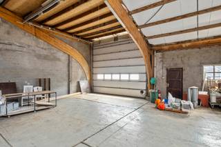 Vous recherchez un espace de stockage dans la région de Bruges ? Ce hangar bénéficie d'un emplacement très avantageux.Avec une superficie de 600 m²,...