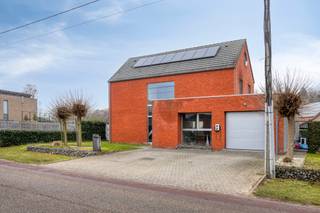 Te koop: ruime open bebouwing in Heppen (Leopoldsburg), gelegen in een rustige woonkern met landelijke charme.Deze goed onderhouden woning biedt een...