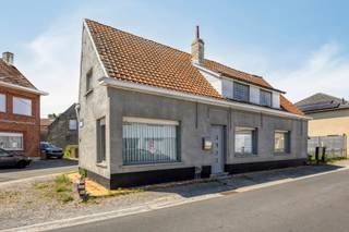 Te renoveren woning met potentieel in UItbergen<br /><br />Bent u op zoek naar een renovatieproject dat u volledig naar eigen smaak kunt inrichten? Dan biedt deze woning in Uitbergen een mooie opportuniteit.<br /><br />troeven:<br />- gelegen in het rustige Uitbergen<br />- perceeloppervlakte van 234 m2<br />- renovatieproject met veel potentieel<br />- interessant voor eigen bewoning of investering<br /><br />Stedenbouwkundige inlichtingen zijn in navraag<br /><br />Mis deze kans niet en plan je bezoek in !<br /><br />Bij Albert kom je thuis!