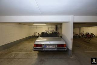 Autostaanplaats gelegen in residentie La Fayette (Zeedijk-Zoute nr 732), ingang Antoine Bréartstraat.Breedte: 2.30 mHoogte: 1.85 mDiepte: 4.55 m...