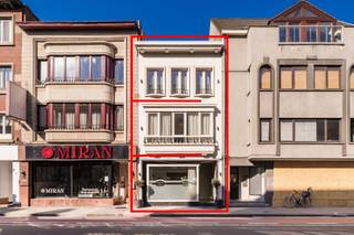 Handelshuis in een levendige omgeving nabij het station te Mechelen!Dit pand bevat een karaktervol handelsgelijkvloers waarin sinds 1980 een...