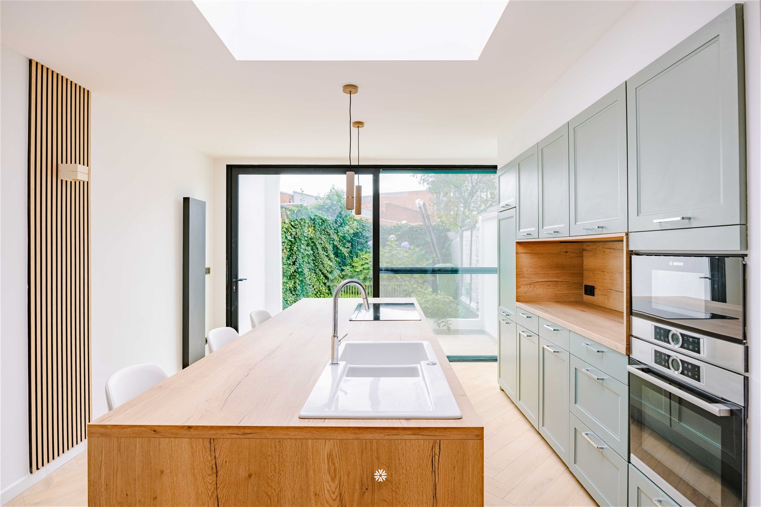 Un bijou entièrement rénové avec une façade authentique - photo 1