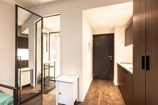Residentie Montedomus is een leuke residentie met achteraan een overdekte fietsenstalling. De mogelijkheid doet zich voor om een staanplaats voor de wagen bij te huren. Het gebouw werd enkele jaren geleden volledig gerenoveerd.<br />De studio's worden bemeubeld verhuurd: enkel bed zonder matras, bureau, bureaustoel, kleerkast. Verder beschikken ze over een privé badkamer met inloopdouche, lavabo en toilet en een geïnstalleerde keuken. Er is aansluiting voorzien voor internet en in de kelder is een privatieve bergruimte inbegrepen.<br />De huurprijs bedraagt 750 euro per maand + de maandelijkse kostendekking (forfait) ten bedrage van 130 euro omvat het verbruik van water, elektriciteit, verwarming, internet, brandverzekering, brandkeuring, schoonmaak van gemeenschappelijke delen. De eventuele studentenbelasting van 190 euro wordt apart aangerekend. <br />Interesse? Contacteer ons dan voor meer informatie of een bezichtiging. info@covas.be // 016 40 60 20 // www.covas.be
