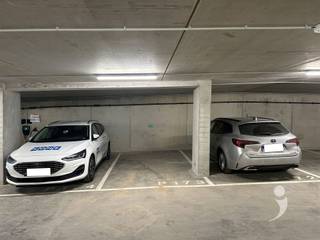 <p><span>Emplacements libres récents dans le nouveau complexe Burenberg. </span></p><p><span>Idéalement situé à quelques pas du centre de Louvain, à deux pas des campus et de l'UZ Gasthuisberg. </span></p><p><span>L'emplacement a une largeur de 2,5 mètres et une longueur de 5 mètres.</span></p><p><span> </span></p><p><span>Si vous êtes intéressé, veuillez nous contacter au </span><span>016 15 31 04</span><span> ou via <span>kathleen@immolivit.be</span></span></p><p><span> </span></p>