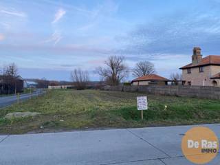 SMETLEDE - Op een bijzonder rustige locatie, maar toch vlakbij de belangrijkste invalswegen, liggen twee aantrekkelijke bouwgronden die bestemd...
