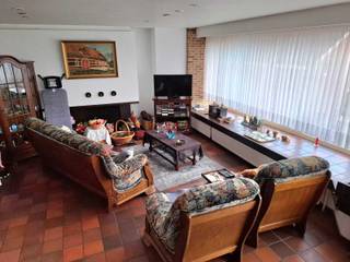 Ruim appartement in de Geelse hoofdwinkelstraat bestaande uit: inkomhal, grote woonkamer met veel licht, ingerichte keuken,...