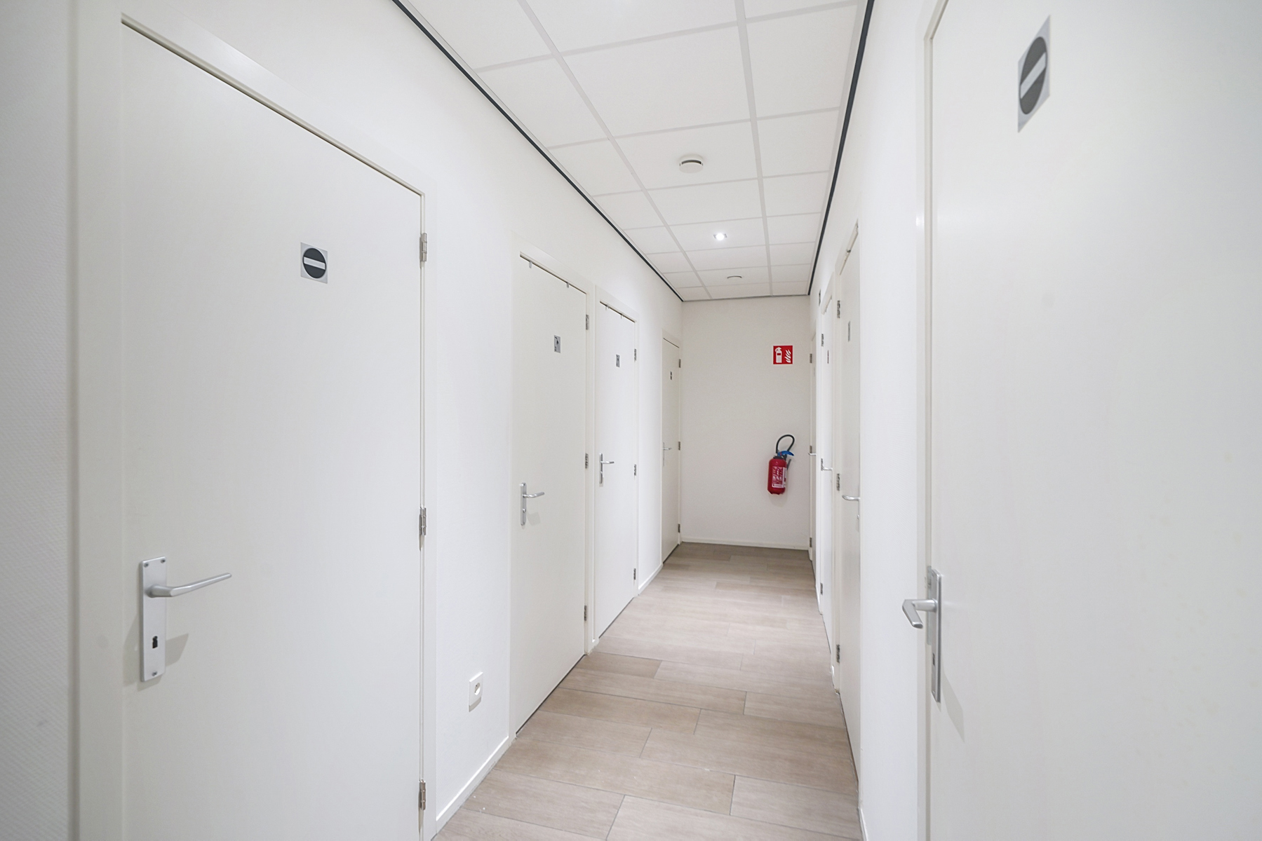 Commercieel gelijkvloers 133m², ideaal voor vrij beroep, wellness, horeca - foto 4