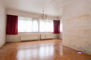 HOBOKEN | HALFOPEN, TE RENOVEREN GEZINSWONING MET TWEE SLAAPKAMERS, TUIN, OPRIT EN GARAGE | EPC D |Indeling als volgt : gelijkvloers : oprit -...