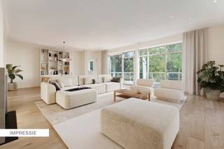 Exclusief appartement van ca 208m² te koop in Residentie “De Dennen” – een oase van rust, luxe en natuur. Op de eerste verdieping van het...