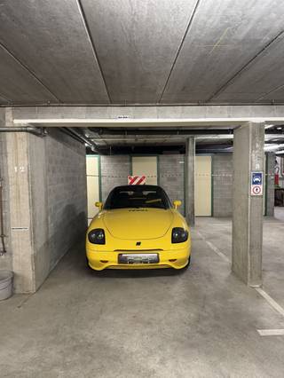 Ondergrondse autostaanplaats in een recent appartementsgebouw.Enkel geschikt voor het stallen van personenwagens. Ideaal voor het stallen van...