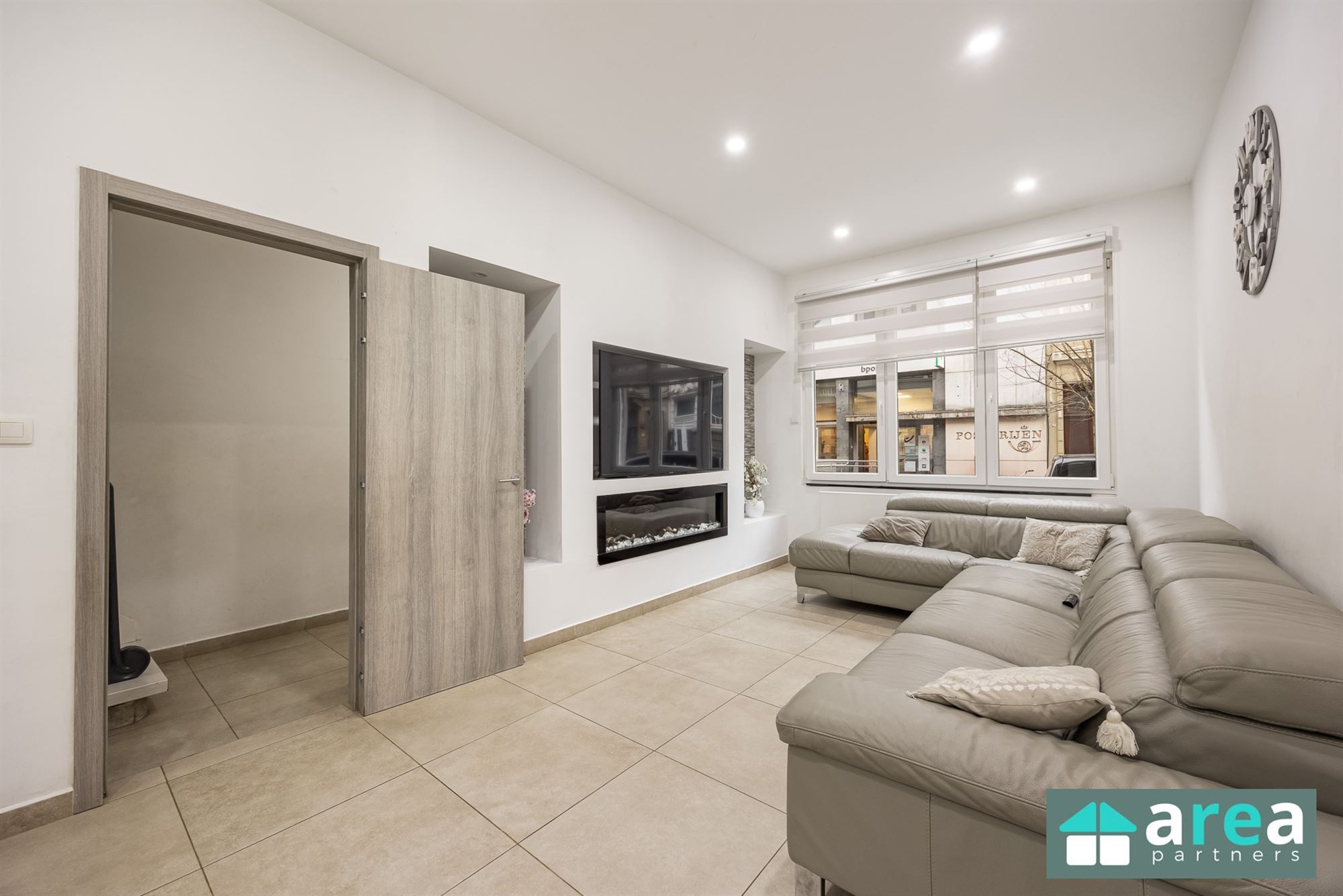 Moderne en Ruime woning met 4 slaapkamers! - foto 2