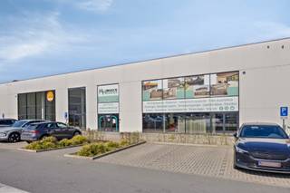 De geafficheerde vraagprijs is onderhandelbaar!Welgelegen KMO-unit van 977m² op een gegeerde locatie! (Alles nieuw gebouwd/ ingericht in 2019). Het...