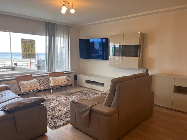 Topper! Drieslaapkamerappartement met ruim frontaal zeezicht gelegen op het rustige gedeelte van de zeedijk van Middelkerke - foto 4