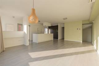 Op zoek naar ruimte, comfort en een rustige woonomgeving? Deze verrassend ruime en instapklare triplexwoning/appartement combineert het gevoel van...
