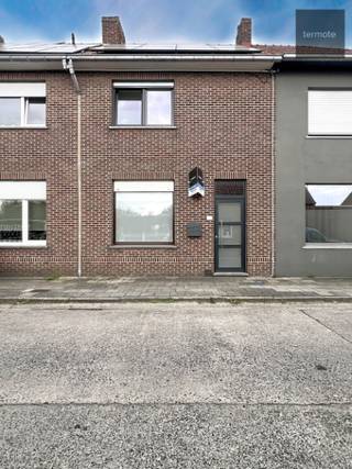 Charmante instapklare woning! Graag stellen we deze gezellige woning voor met 3 slaapkamers op strategische ligging tussen centrum Waregem &...