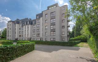 Dit mooi en modern appartement bevindt zich op de eerste verdieping van een recente, goed beheerde en onderhouden residentie.Het appartement heeft...